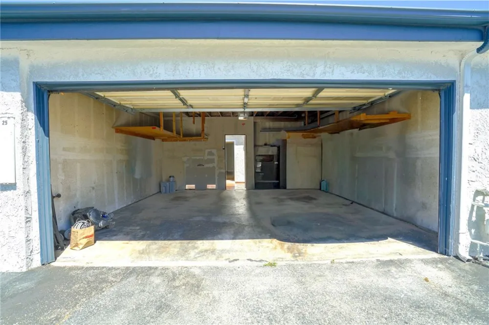 19231 Sherman Way #25 Reseda, CA 91335