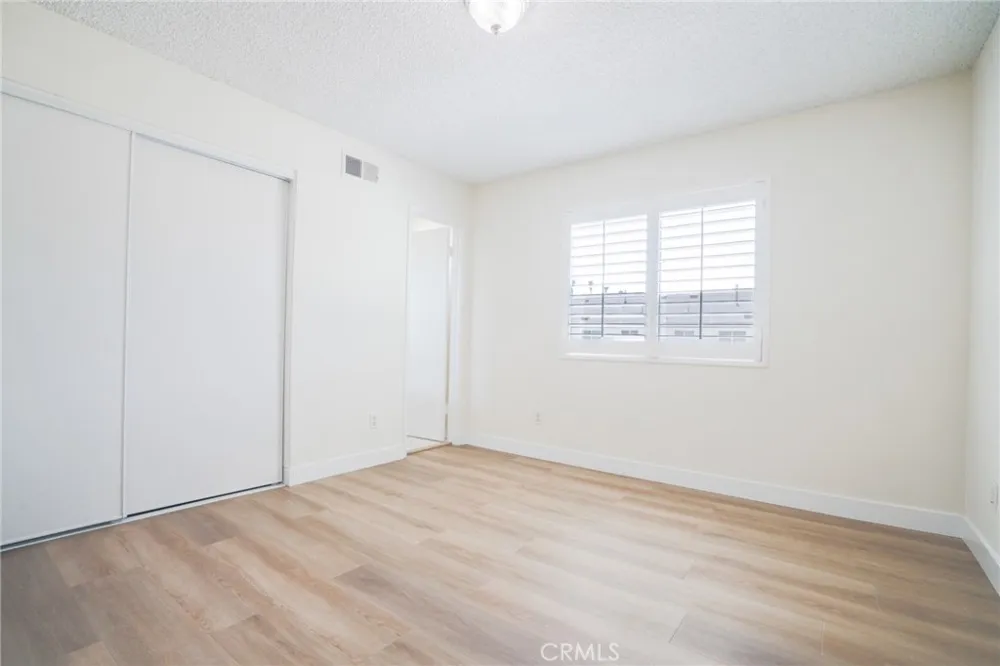 19231 Sherman Way #25 Reseda, CA 91335
