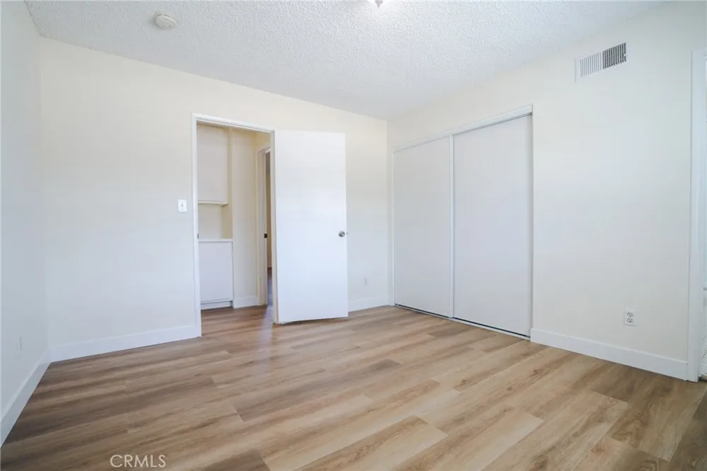 19231 Sherman Way #25 Reseda, CA 91335