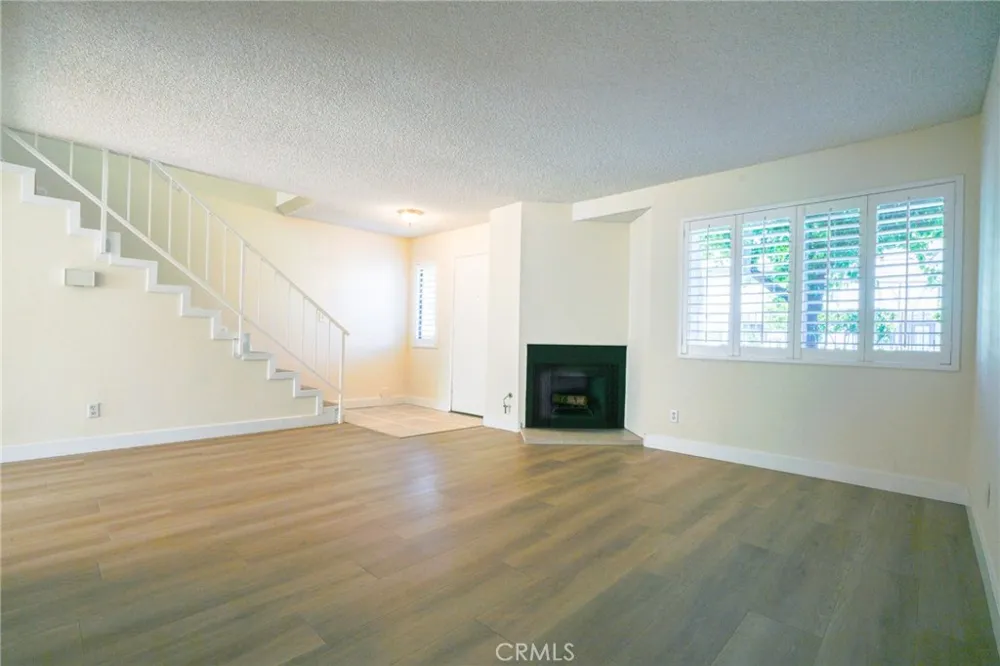 19231 Sherman Way #25 Reseda, CA 91335