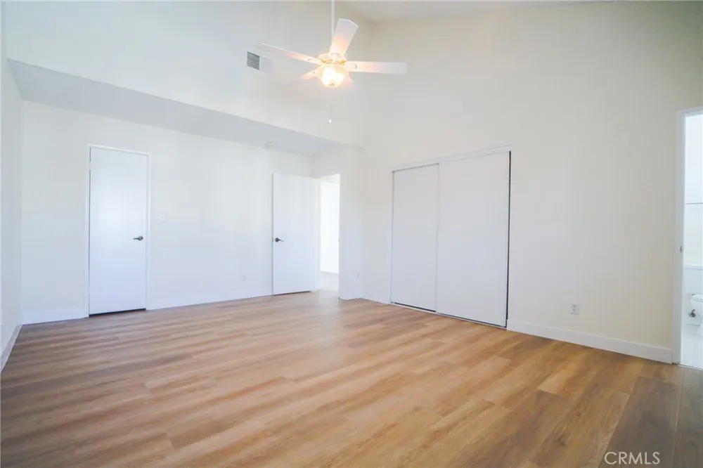 19231 Sherman Way #25 Reseda, CA 91335