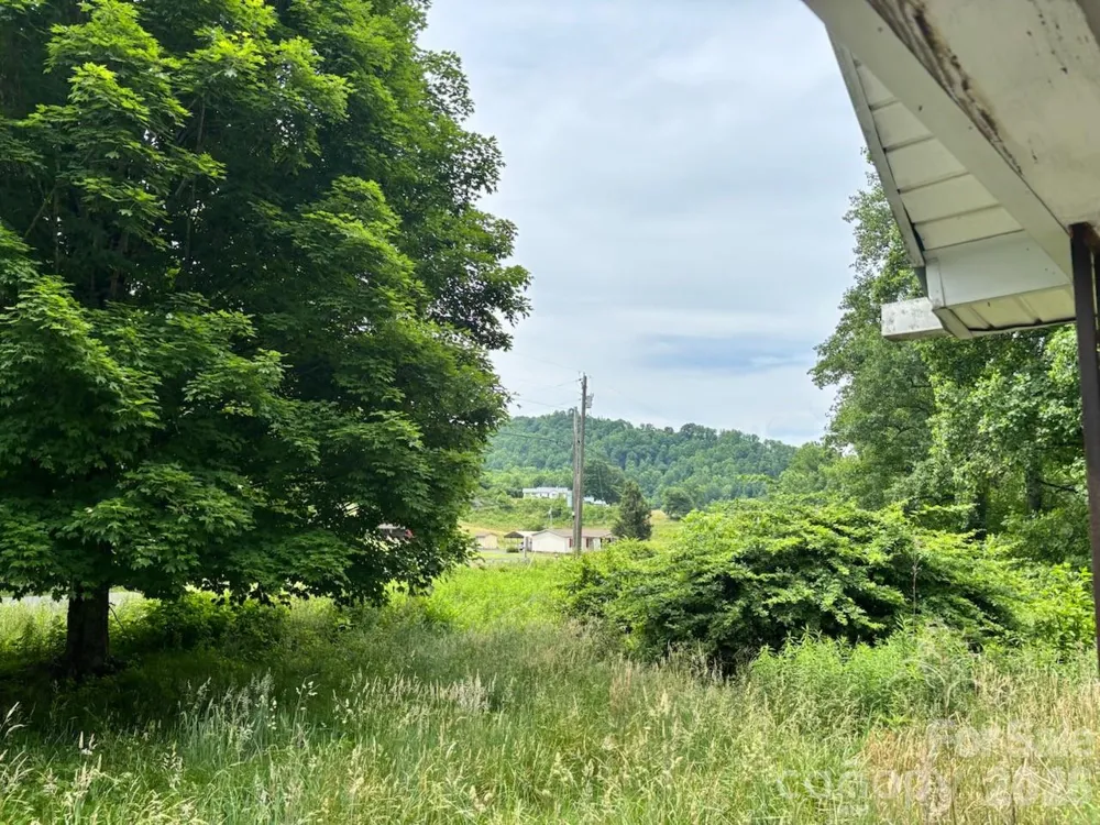 1771 Hughes Gap Road Bakersville, NC 28705