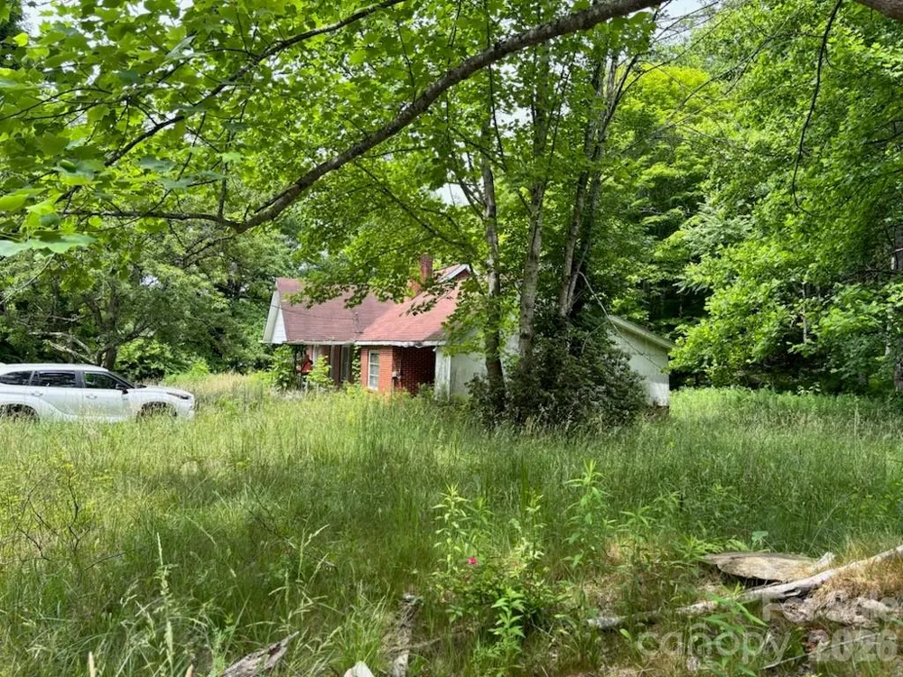 1771 Hughes Gap Road Bakersville, NC 28705