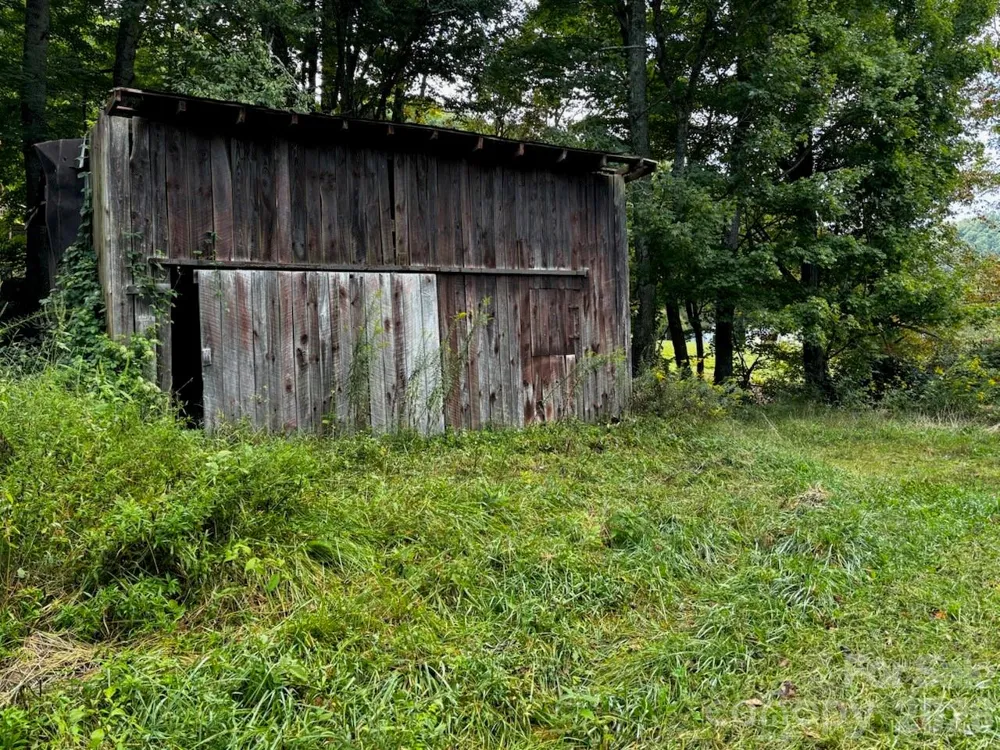 1771 Hughes Gap Road Bakersville, NC 28705