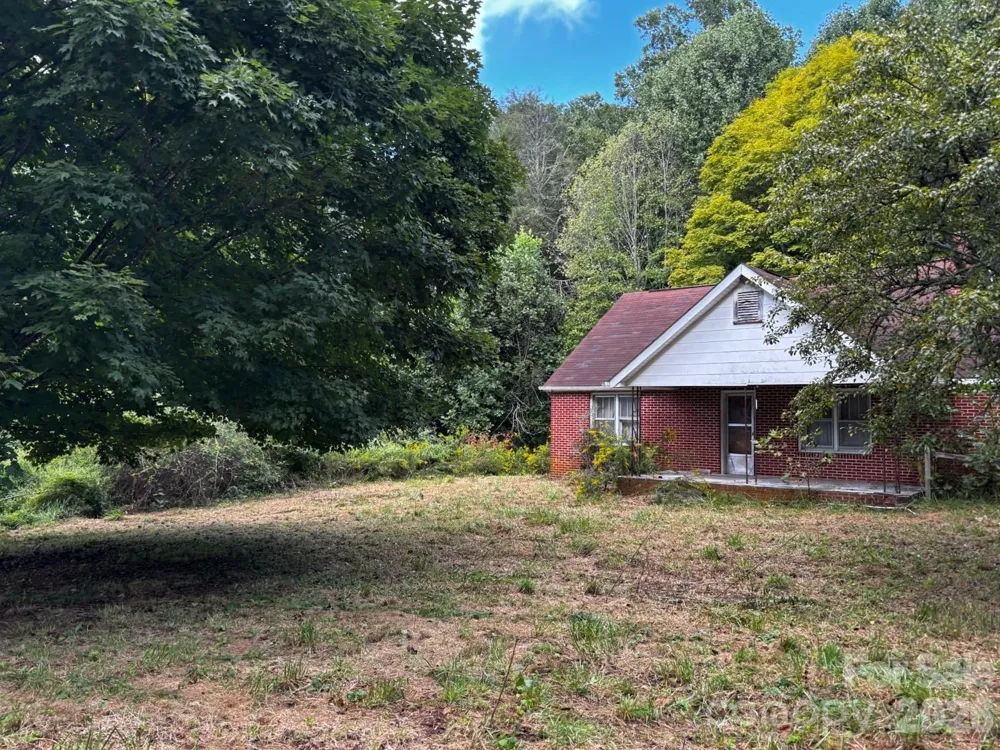 1771 Hughes Gap Road Bakersville, NC 28705