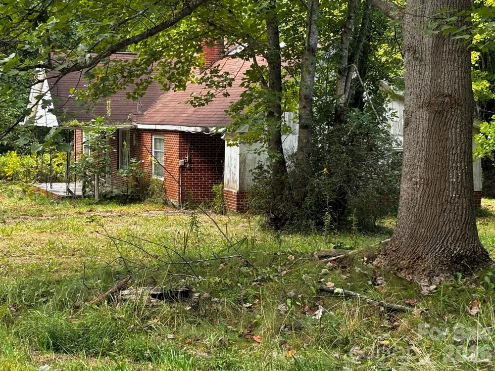 1771 Hughes Gap Road Bakersville, NC 28705