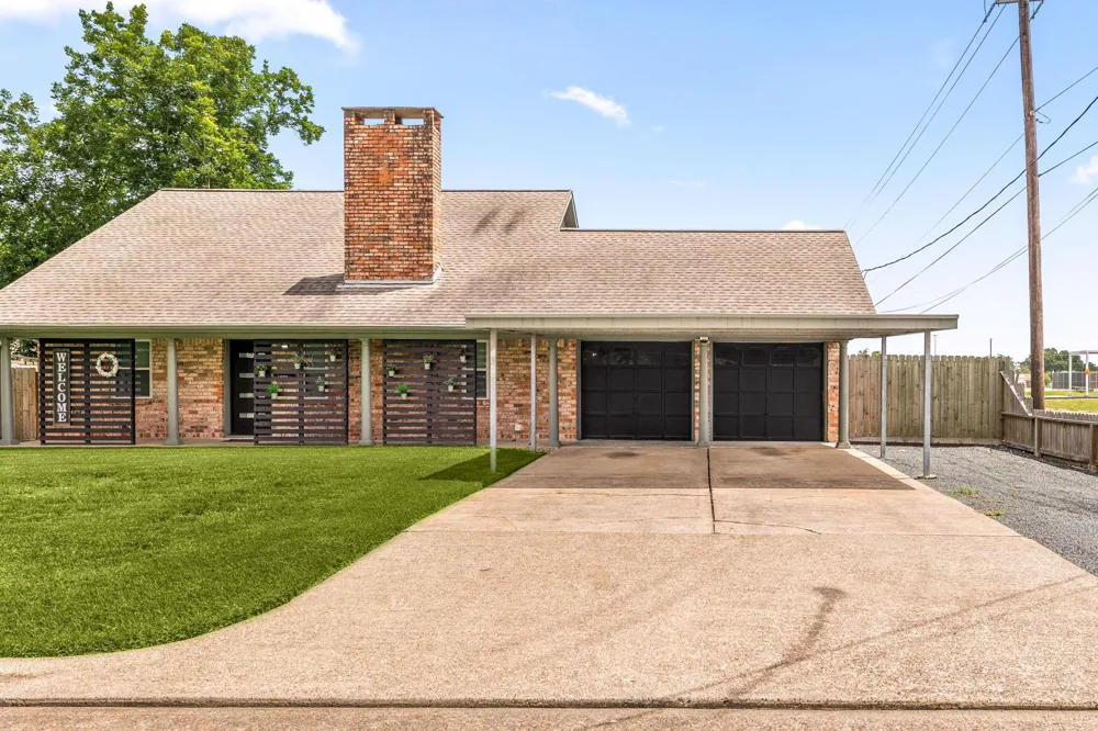 222 W Vaughn Lane Deer Park, TX 77536