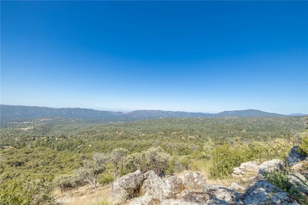 49 Old Yosemite Road Oakhurst, CA 93644