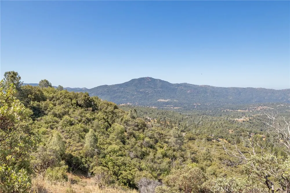 49 Old Yosemite Road Oakhurst, CA 93644