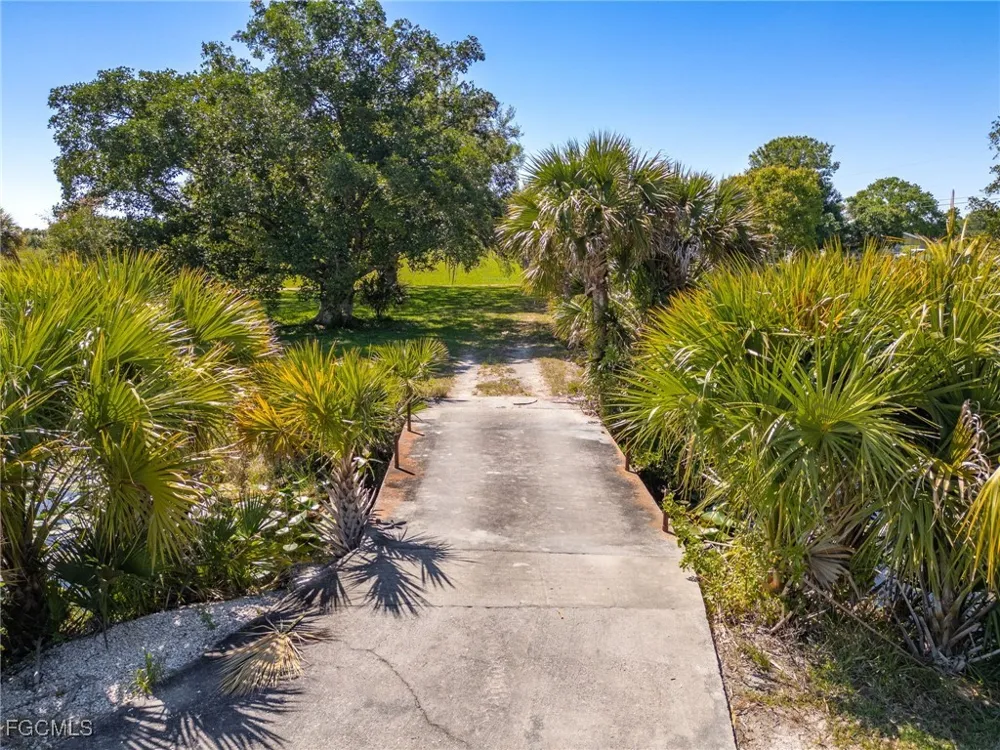 West Avenue Moore Haven, FL 33471