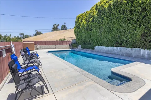 22436 Ave San Luis