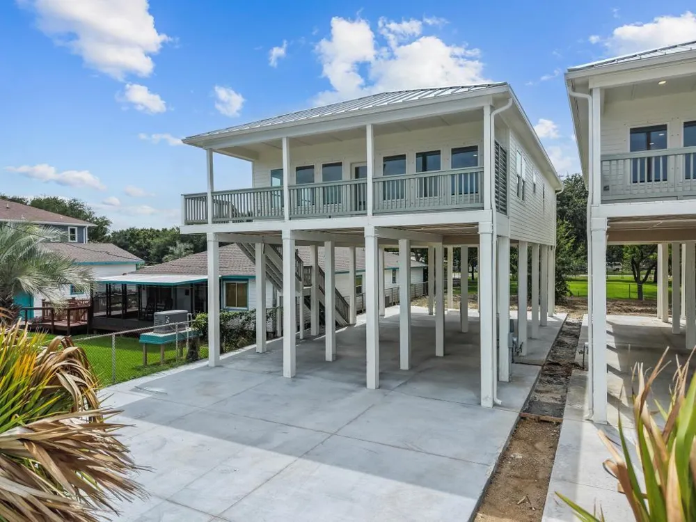 512 2nd San Leon, TX 77539