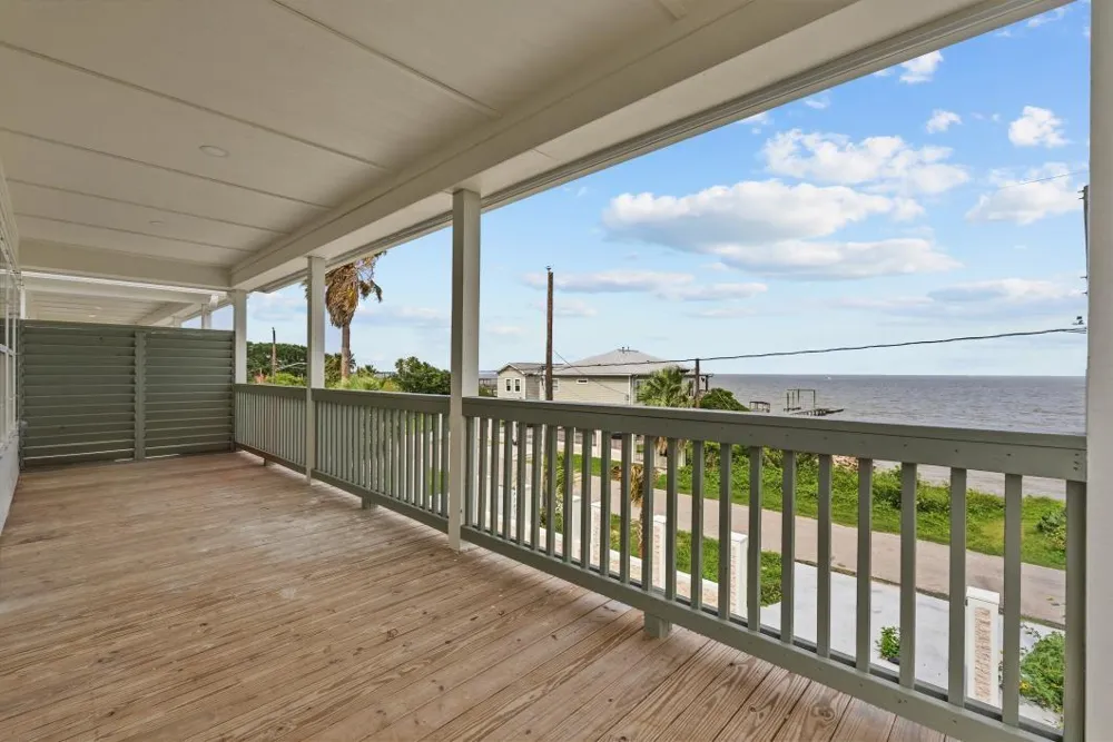 512 2nd San Leon, TX 77539