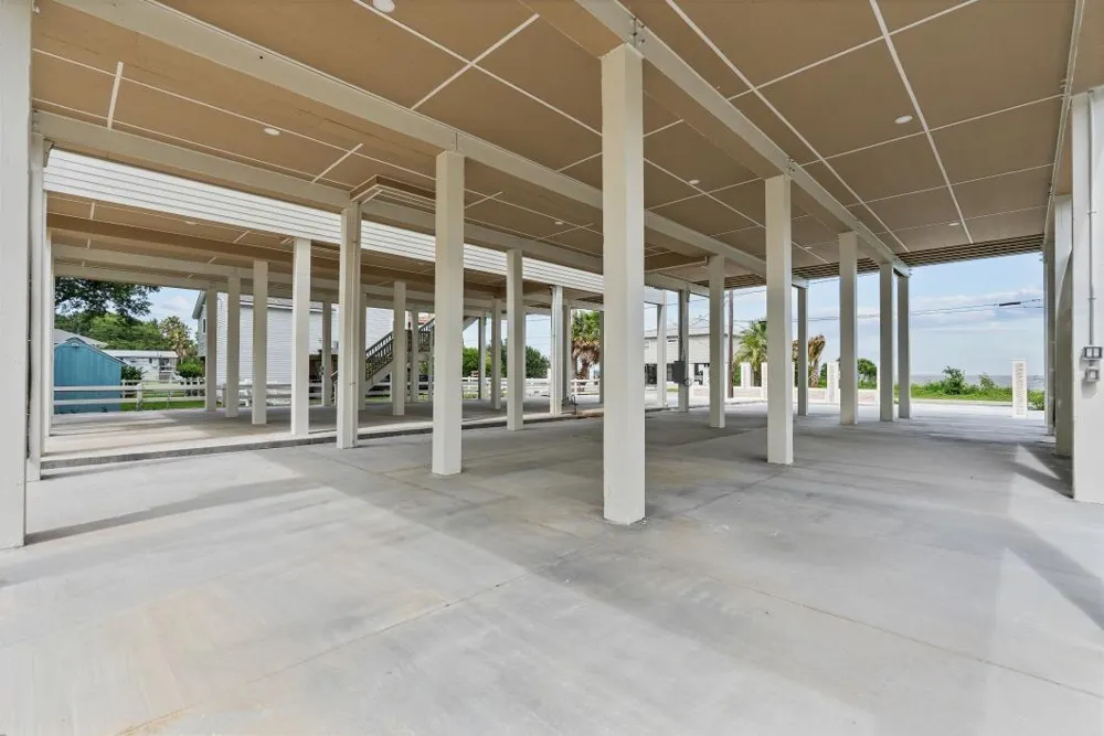 512 2nd San Leon, TX 77539