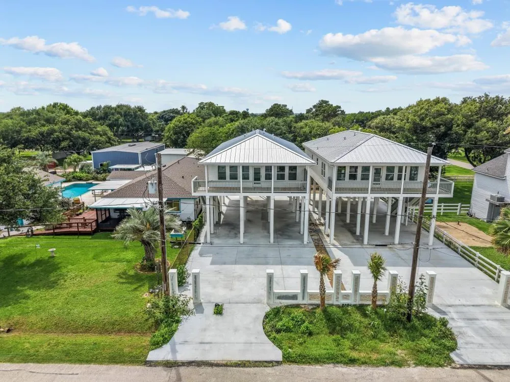 512 2nd San Leon, TX 77539