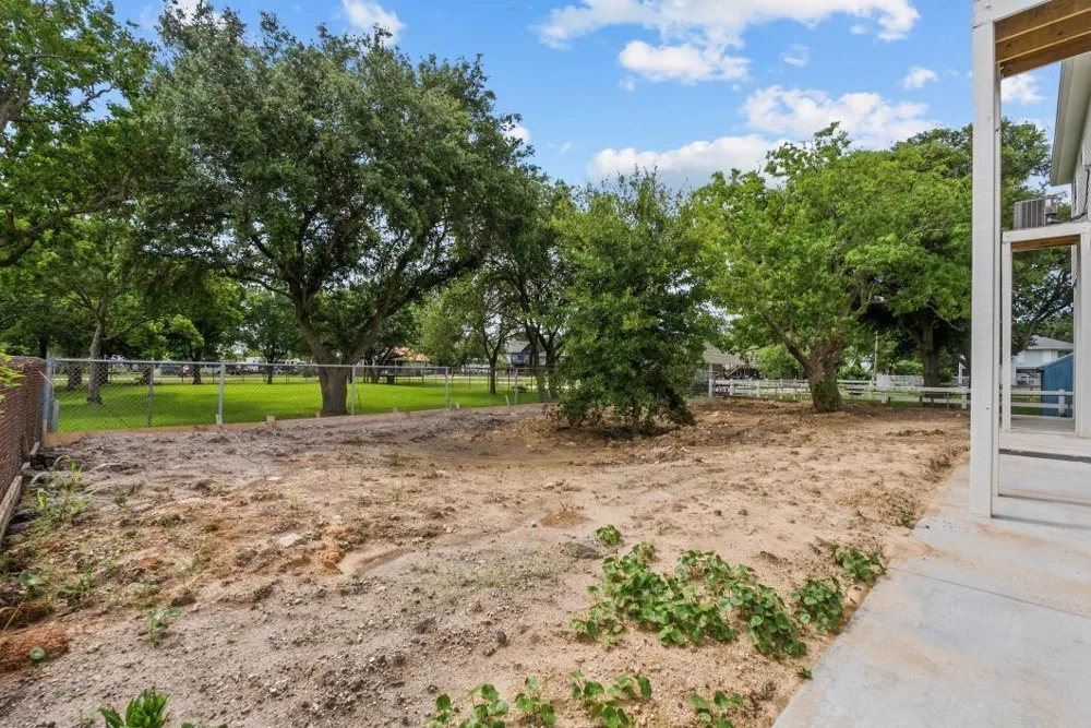 512 2nd San Leon, TX 77539