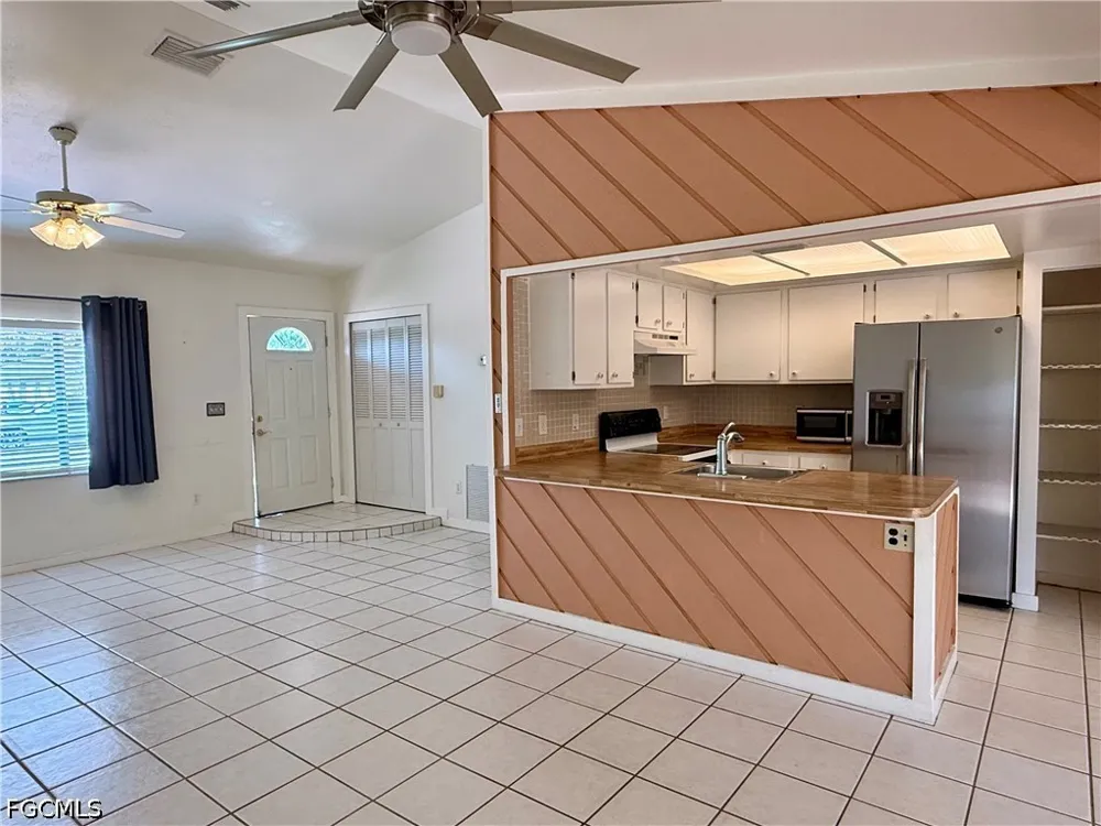 SE 15th Street Cape Coral, FL 33990