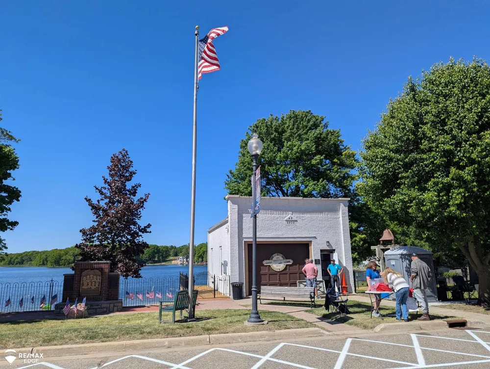 6283 Hart Lake Road Otter Lake Village, MI 48464