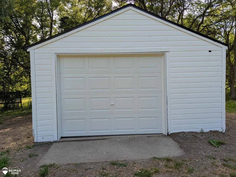 6283 Hart Lake Road Otter Lake Village, MI 48464