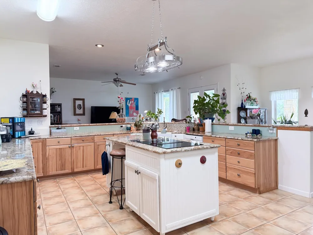 2256 Lcr 882 Jewett, TX 75846