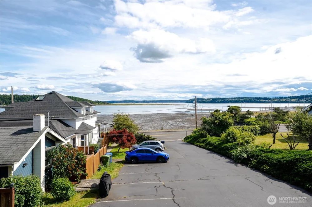 1199 9th Avenue #204 Oak Harbor, WA 98277