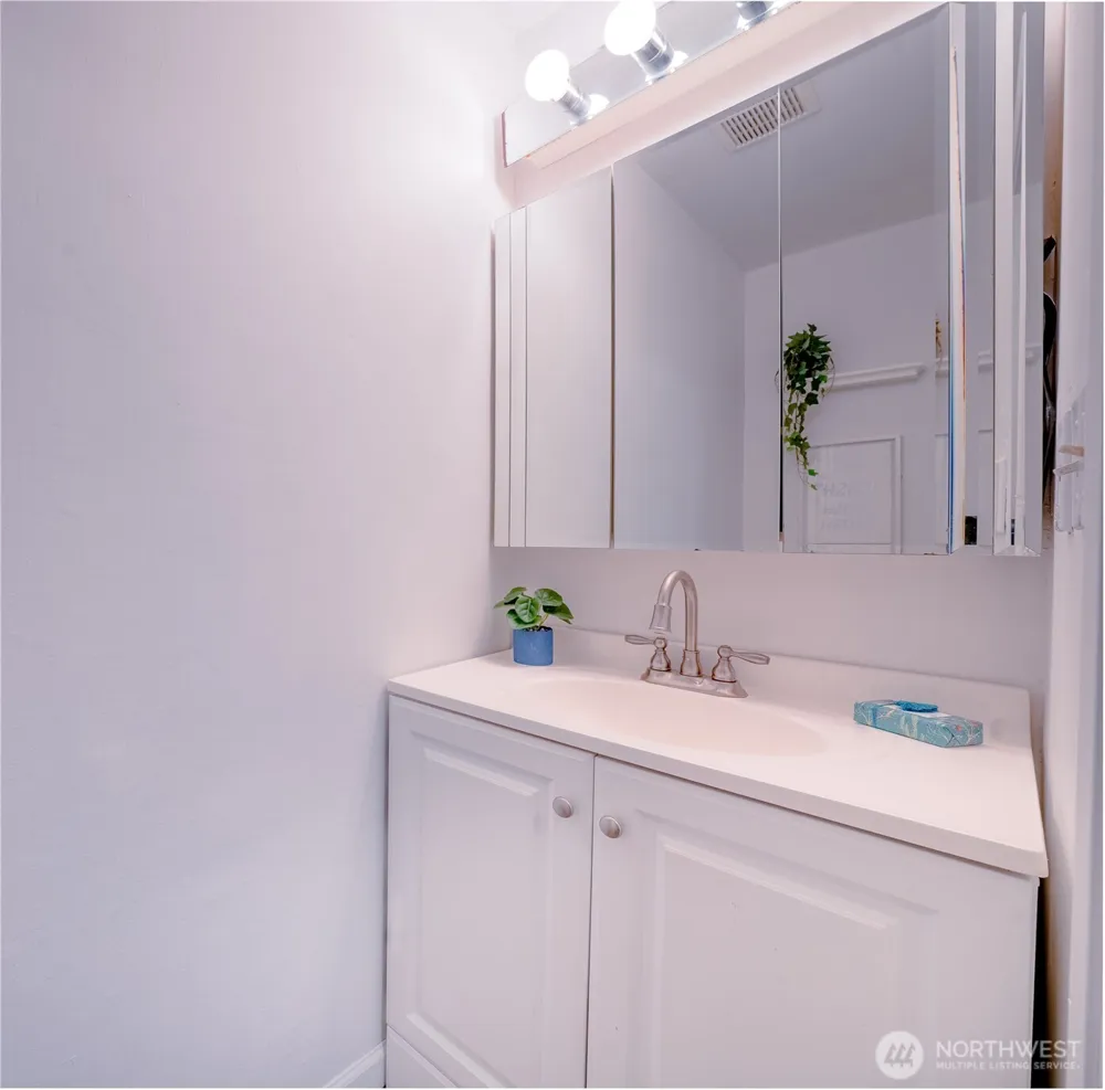 1199 9th Avenue #204 Oak Harbor, WA 98277