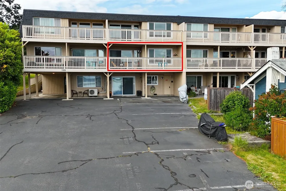 1199 9th Avenue #204 Oak Harbor, WA 98277