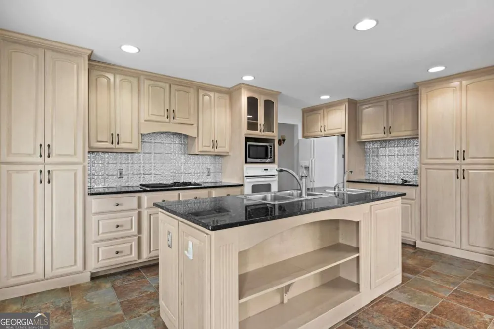 177 Shangri La DR Mineral Bluff, GA 30559