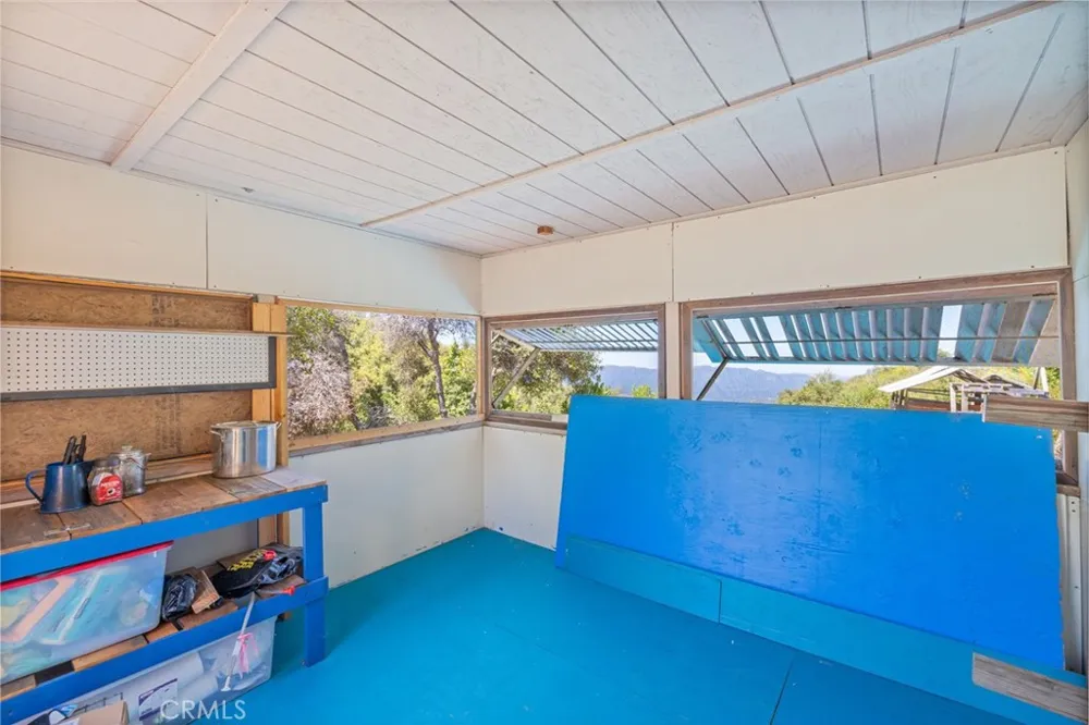 99 Old Yosemite Road Oakhurst, CA 93644