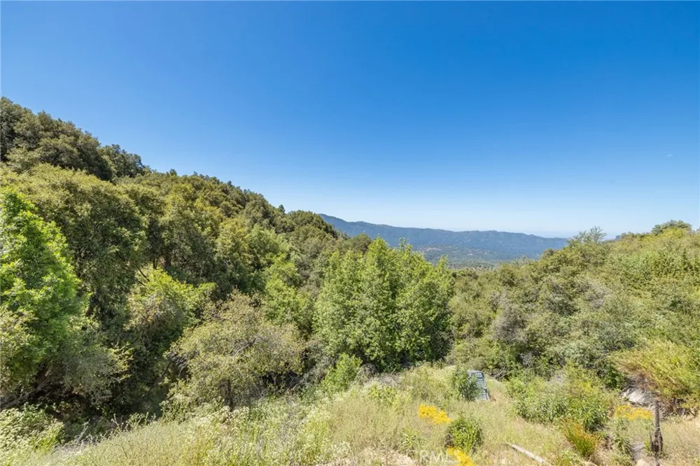 99 Old Yosemite Road Oakhurst, CA 93644