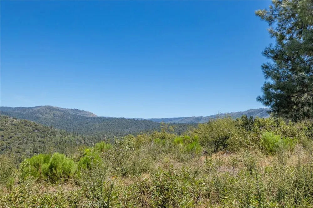 99 Old Yosemite Road Oakhurst, CA 93644