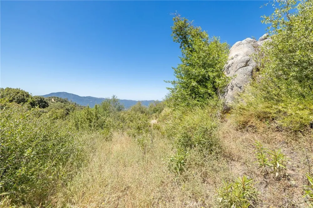 99 Old Yosemite Road Oakhurst, CA 93644