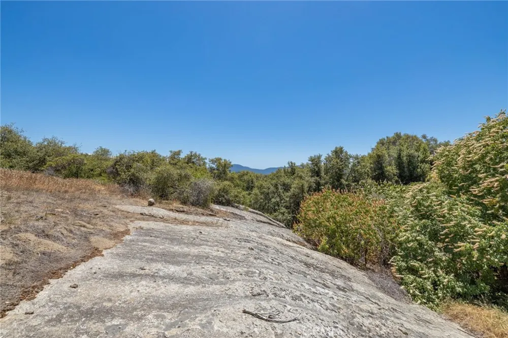 99 Old Yosemite Road Oakhurst, CA 93644