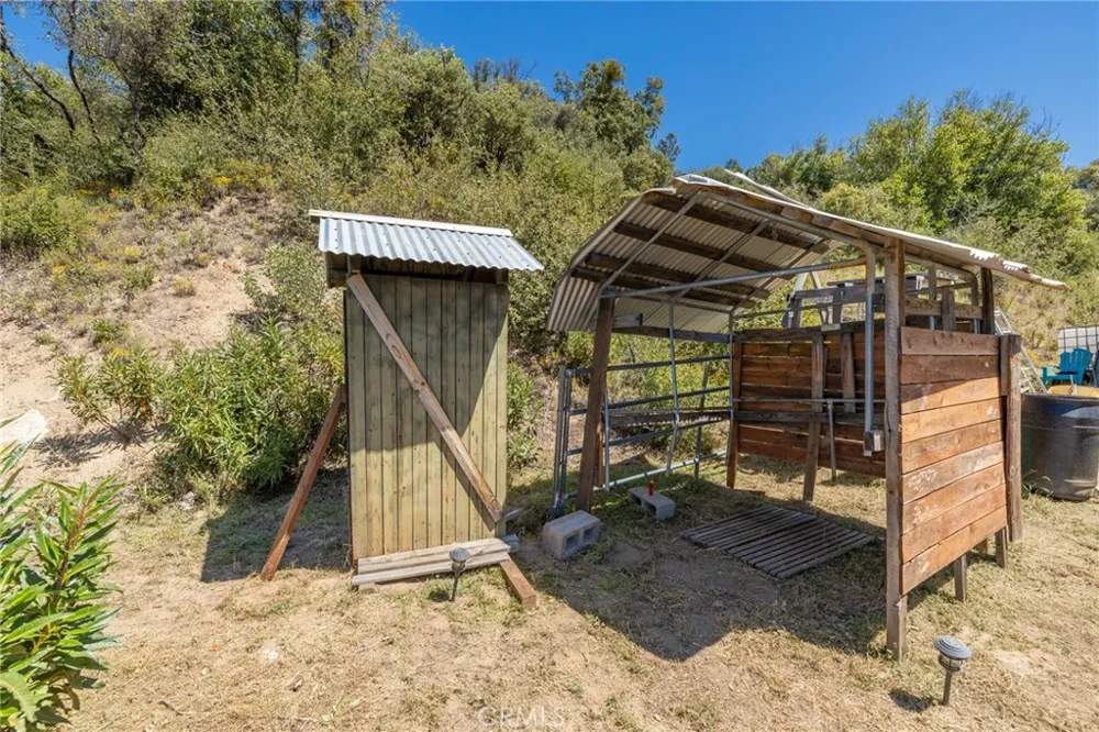 99 Old Yosemite Road Oakhurst, CA 93644
