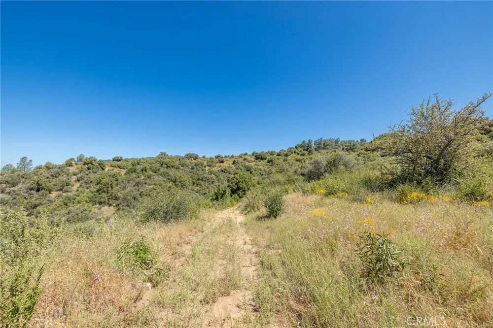 99 Old Yosemite Road Oakhurst, CA 93644