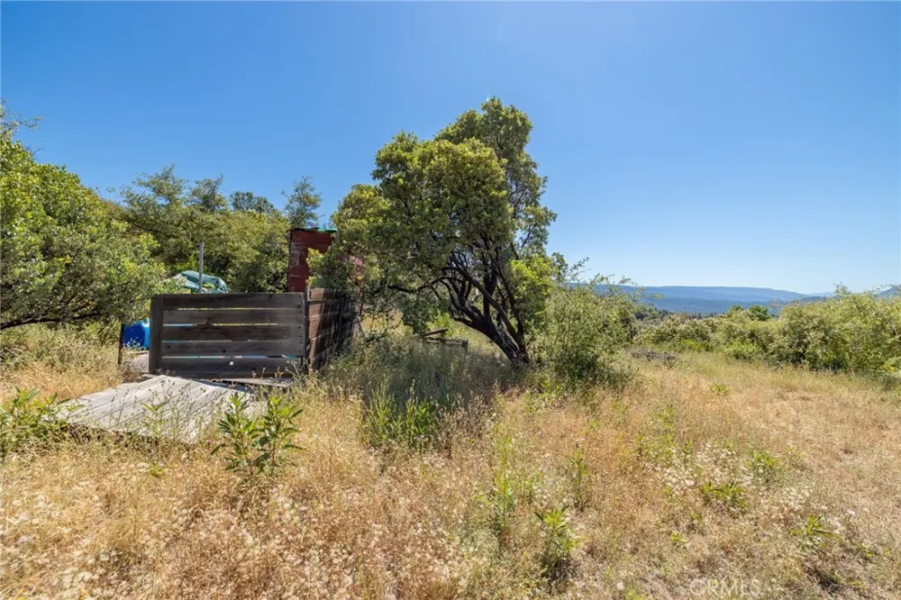 99 Old Yosemite Road Oakhurst, CA 93644