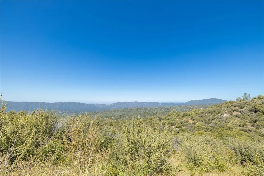 99 Old Yosemite Road Oakhurst, CA 93644
