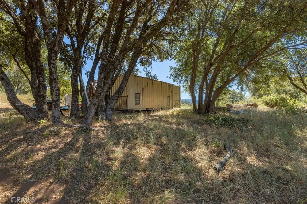 99 Old Yosemite Road Oakhurst, CA 93644