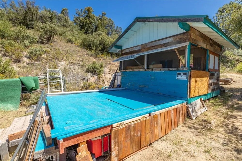 99 Old Yosemite Road Oakhurst, CA 93644