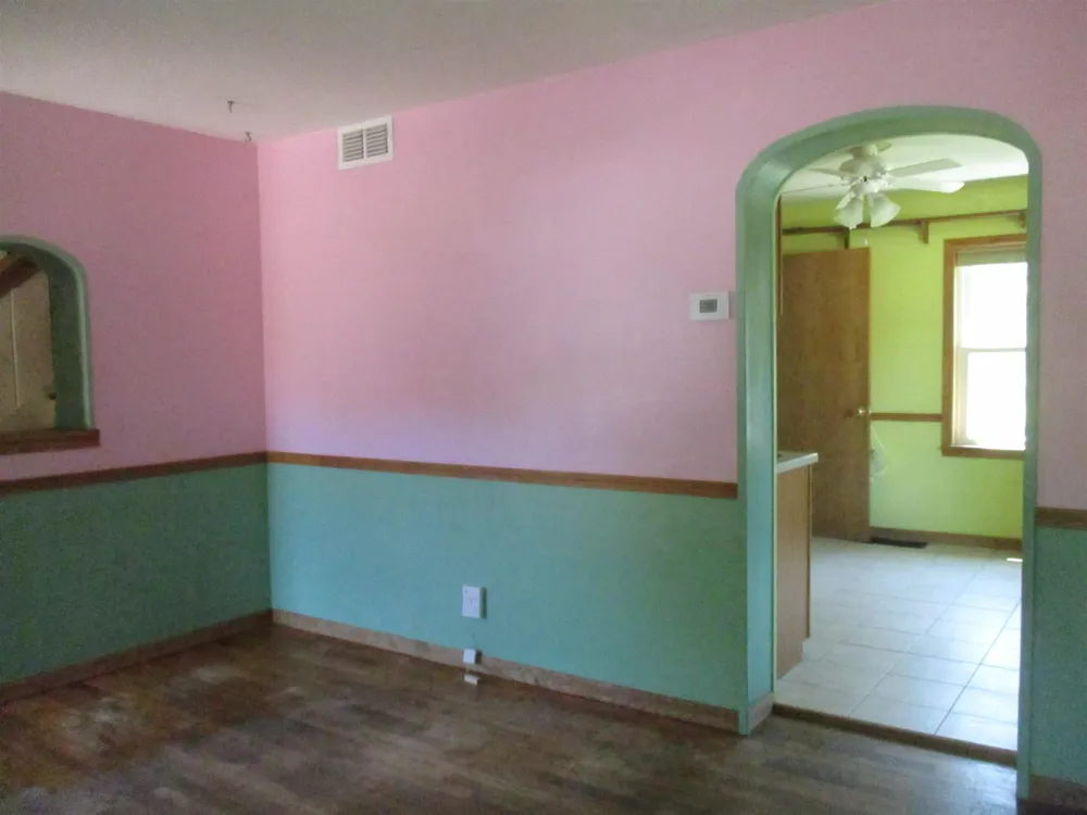 612 Liberty Street Alma City, MI 48801