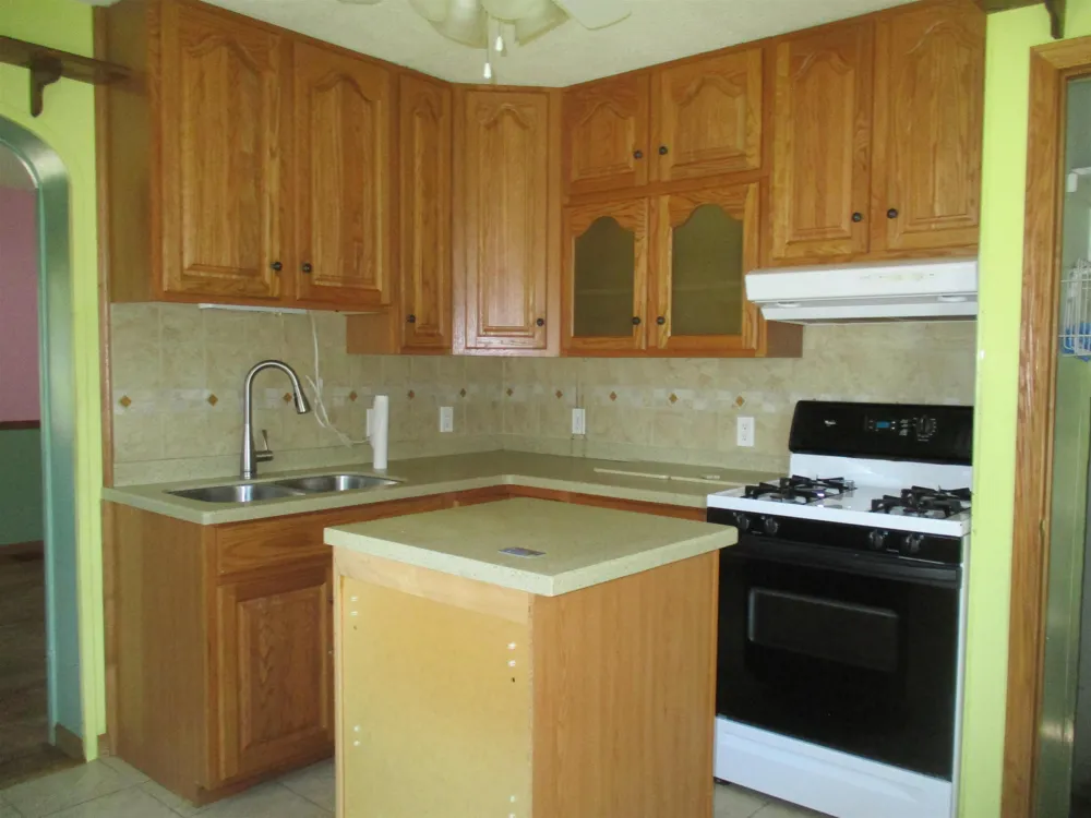 612 Liberty Street Alma City, MI 48801