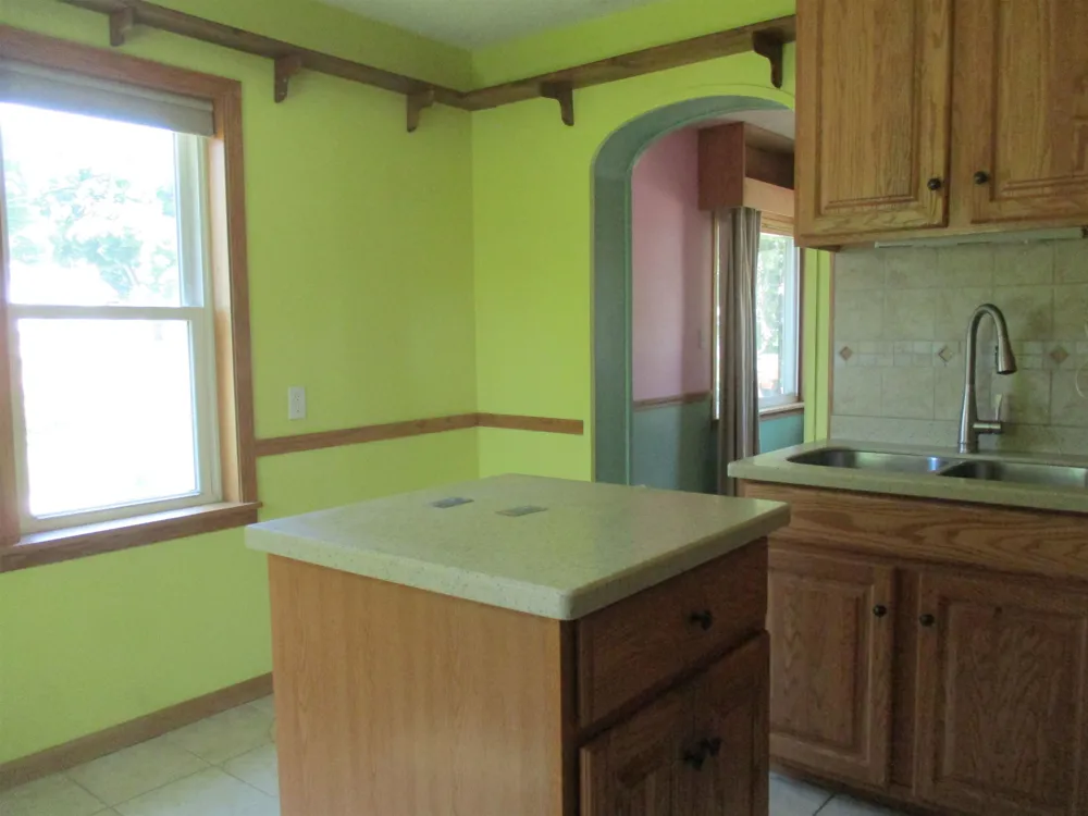 612 Liberty Street Alma City, MI 48801
