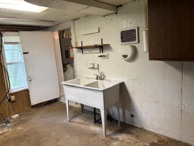 612 Liberty Street Alma City, MI 48801