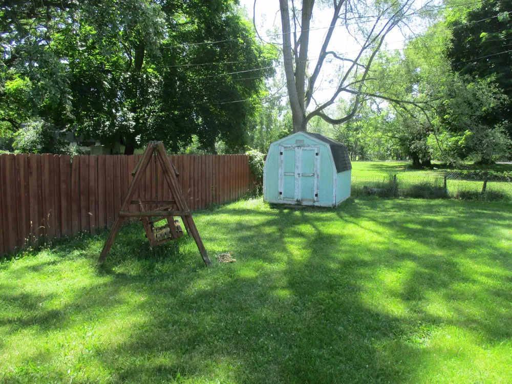 612 Liberty Street Alma City, MI 48801
