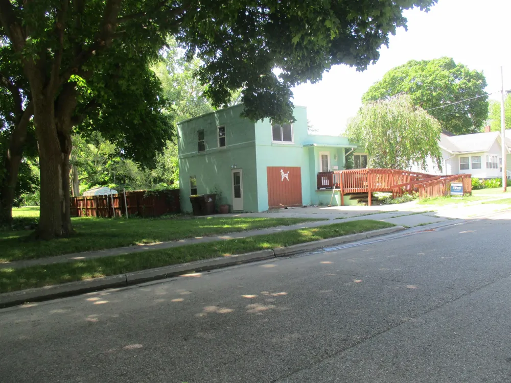 612 Liberty Street Alma City, MI 48801