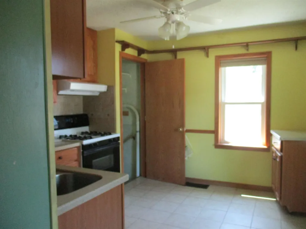612 Liberty Street Alma City, MI 48801