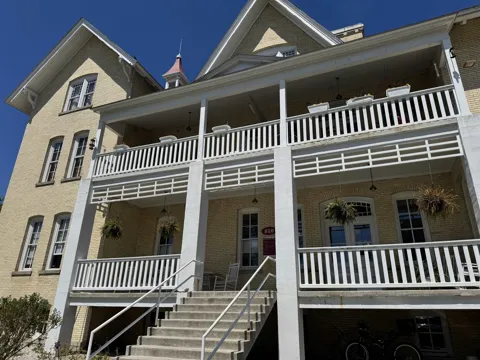 Cottageview Drive