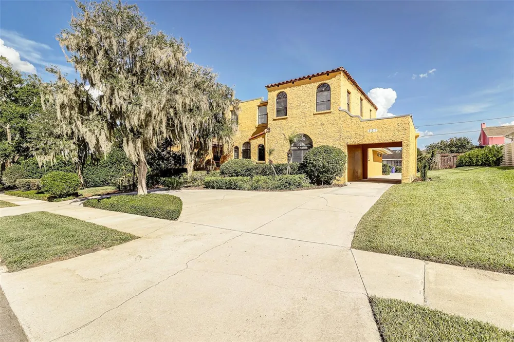327 MIRAMAR ROAD Lakeland, FL 33803