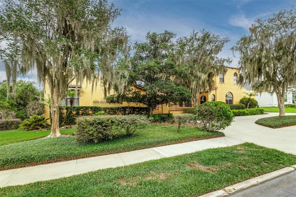 327 MIRAMAR ROAD Lakeland, FL 33803