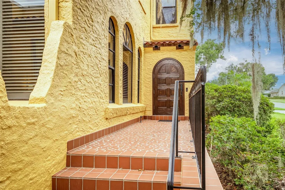 327 MIRAMAR ROAD Lakeland, FL 33803